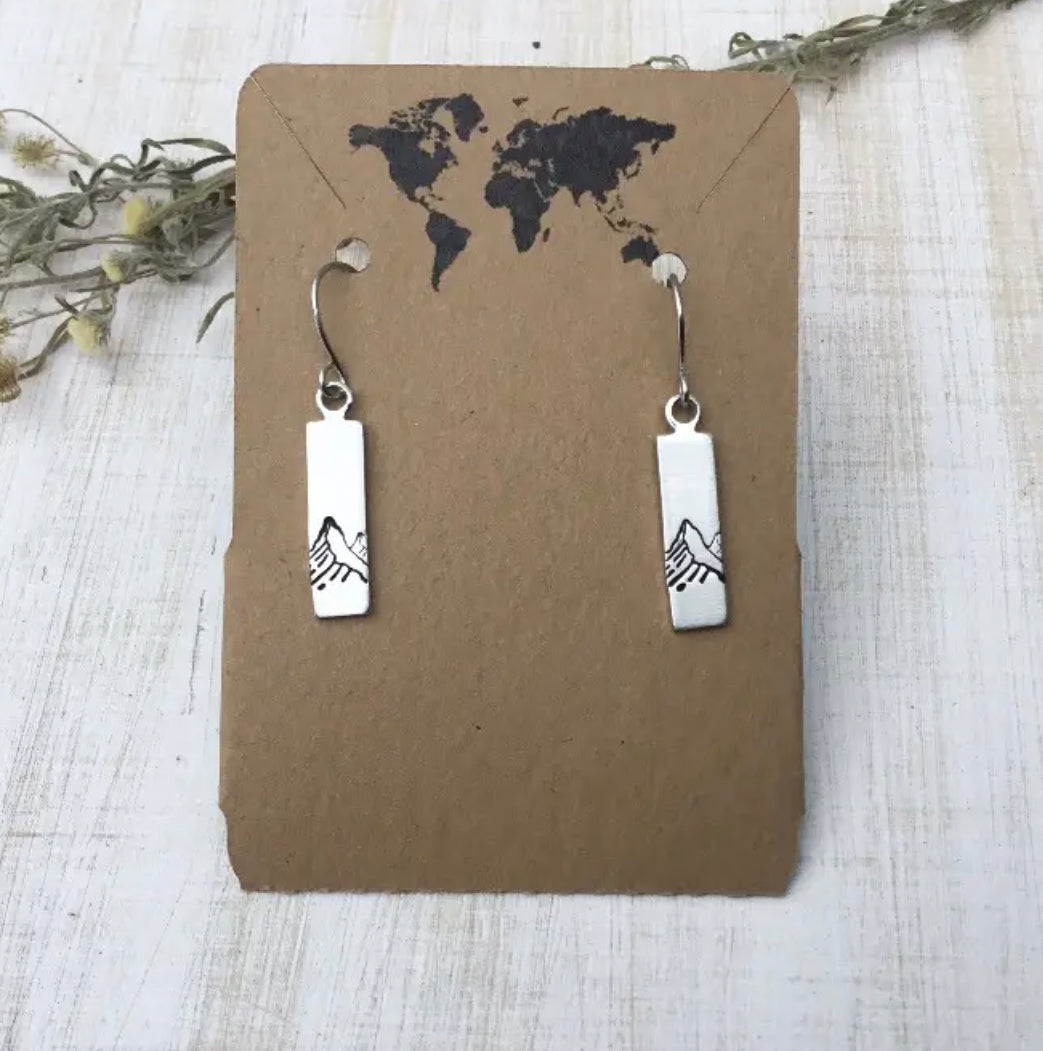 Mountain peak rectangle earrings in silver color